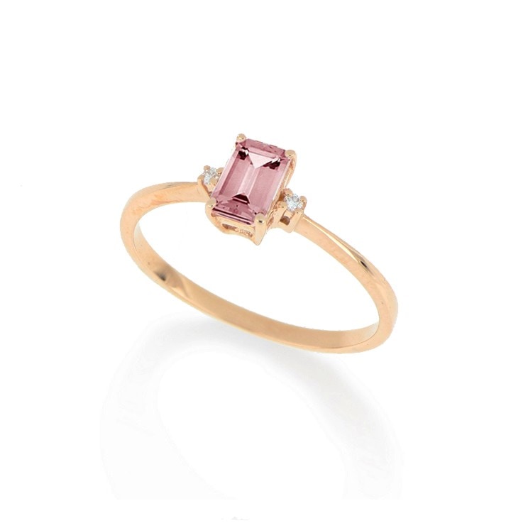 Anello con morganite taglio smeraldo e diamanti