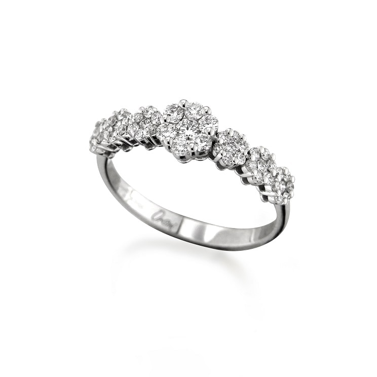 Anello con fiori di diamanti