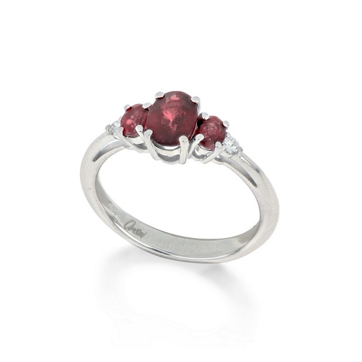 Anello con rubini e diamanti