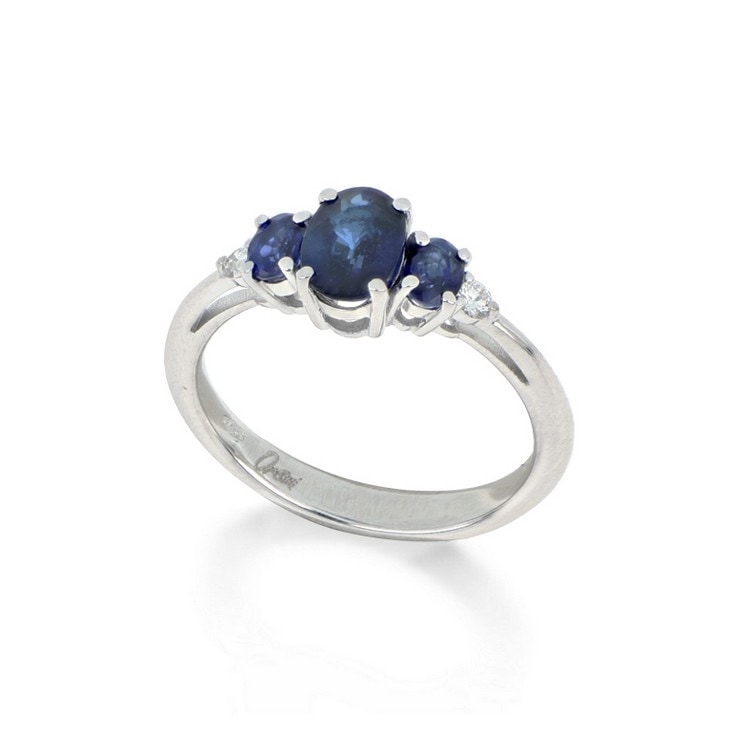 Anello con zaffiri e diamanti
