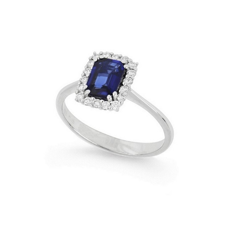 Anello con zaffiro taglio smeraldo e contorno di diamanti