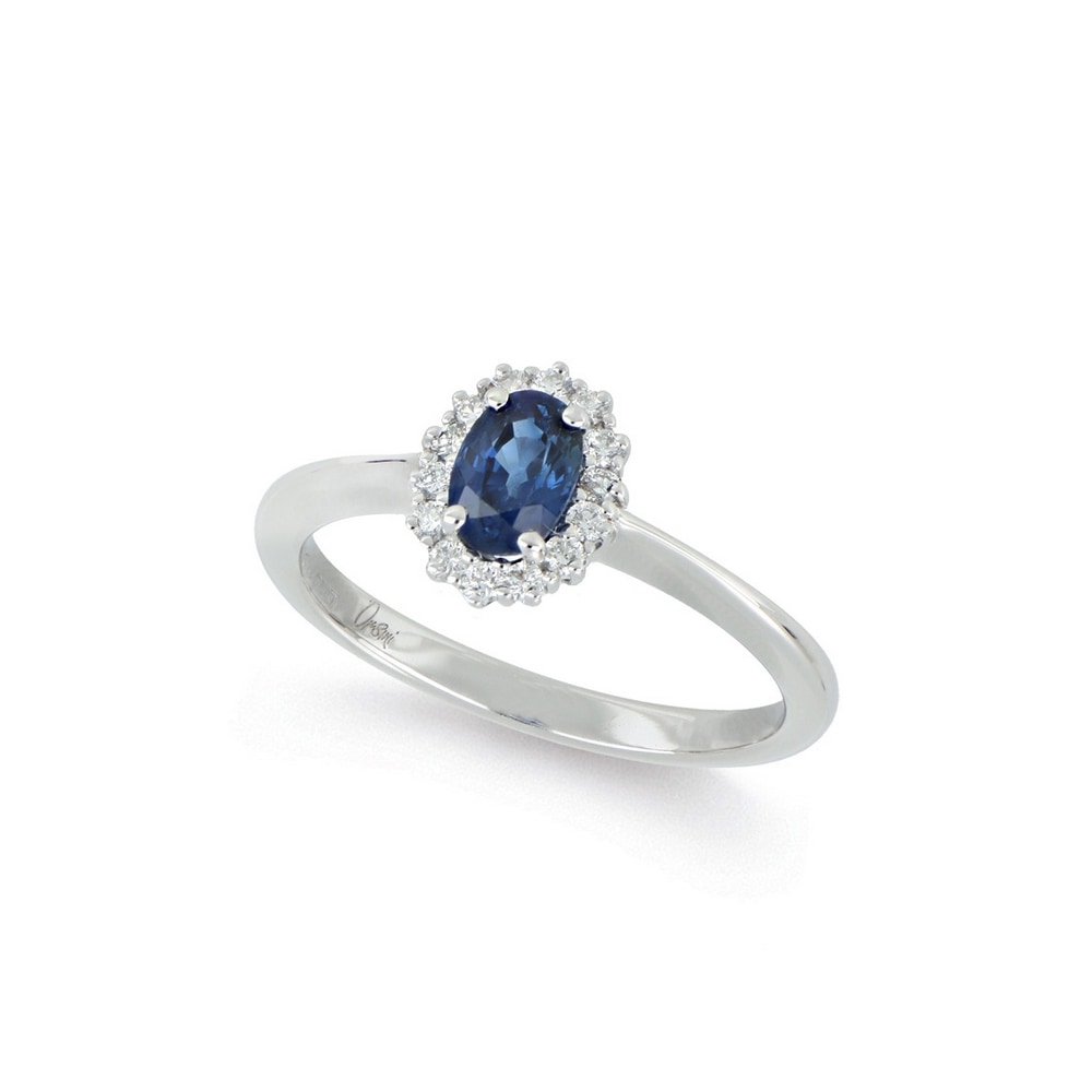 Anello con zaffiro ovale e contorno di diamanti