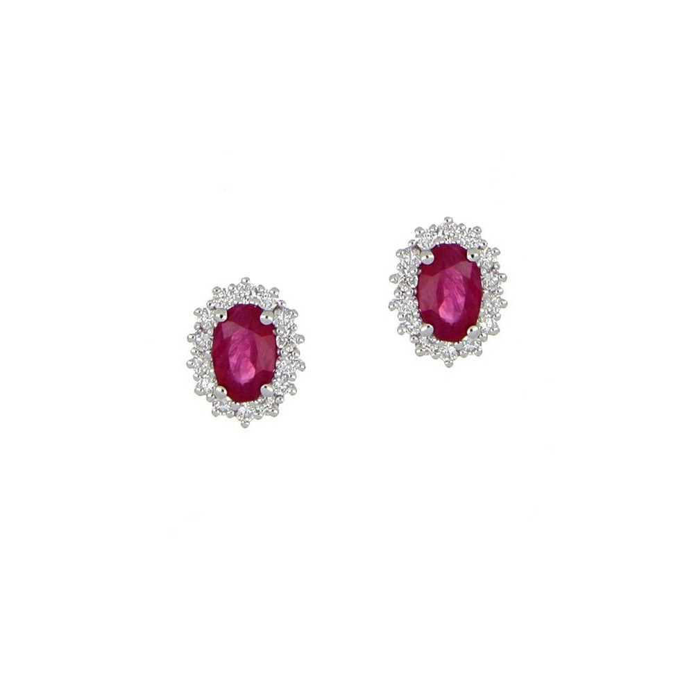 Orecchini con rubini ovali e contorno di diamanti
